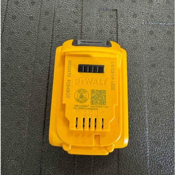 DeWalt 20v 2-Pack Lithium-Ion Batteries with Charger & Tool Bag - Picture 5 of 11